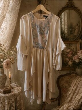 BCBGMAXAZRIA Silk Blush Embroidered Mesh Handkerchief Hem Dress XS Romantic